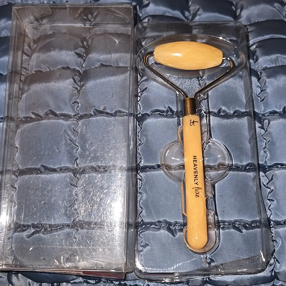 New IT Cosmetics Heavenly Luxe Facial Roller Beauty Tool NIP